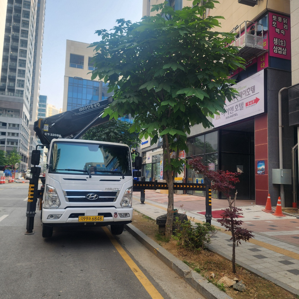 외벽보수 스카이차 작업 현장