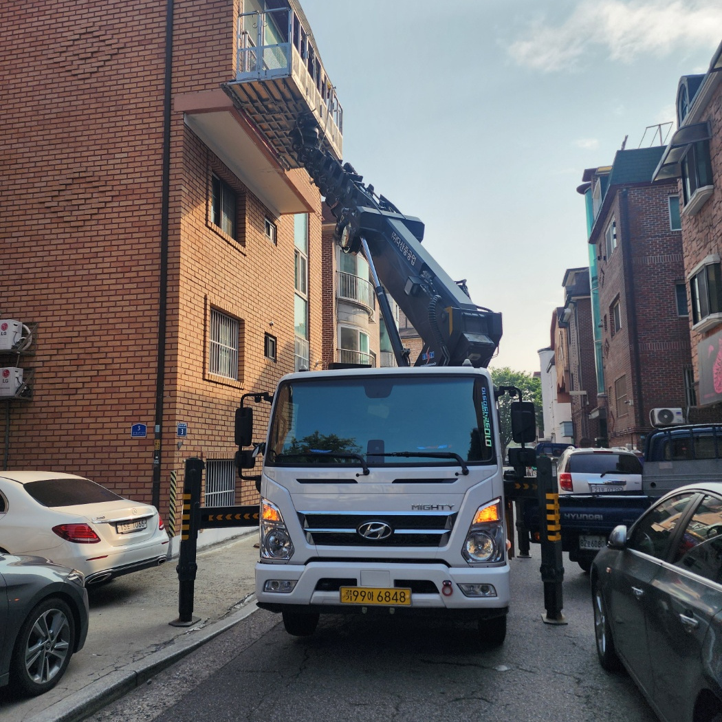 가지치기 스카이차 작업 현장